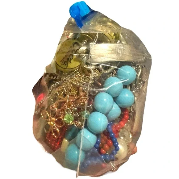 Mystery Jewelry Grab Bag Surprise 2 LB Vintage Costume Modern Pieces Bag #0139 - Picture 5 of 8